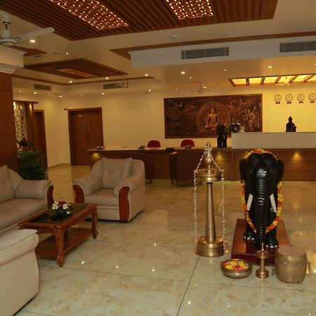 Hotel Savera Park Thrissur エクステリア 写真