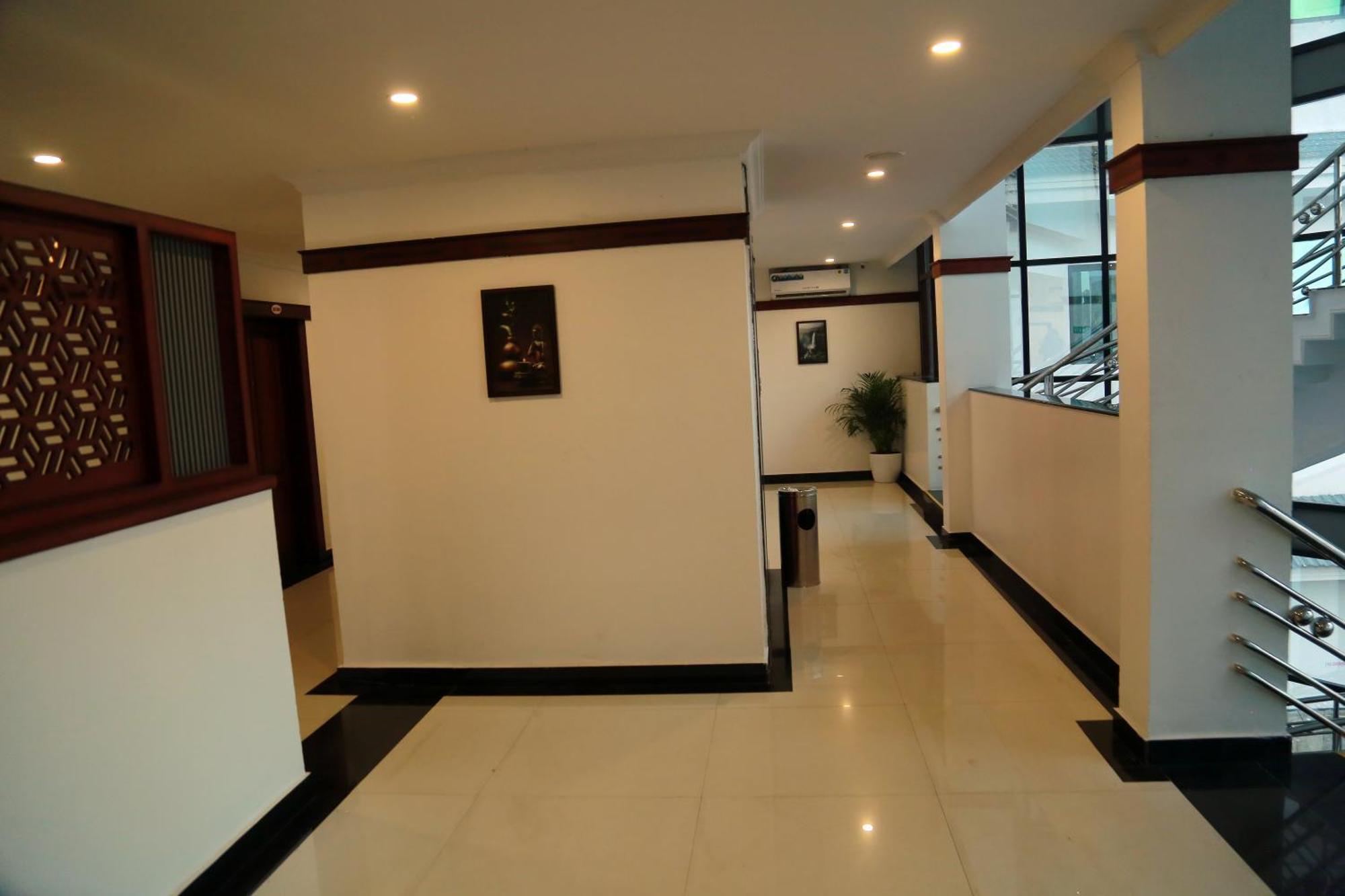 Hotel Savera Park Thrissur エクステリア 写真
