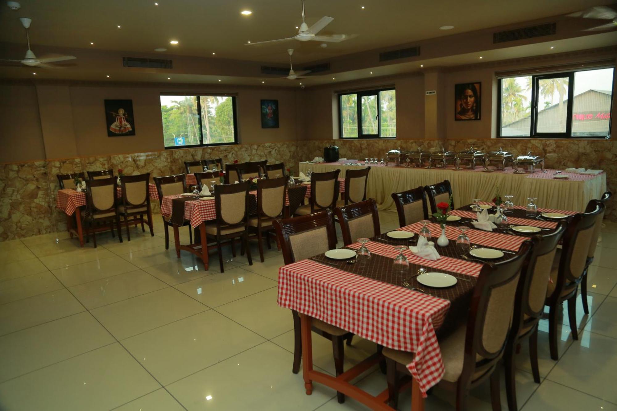 Hotel Savera Park Thrissur エクステリア 写真