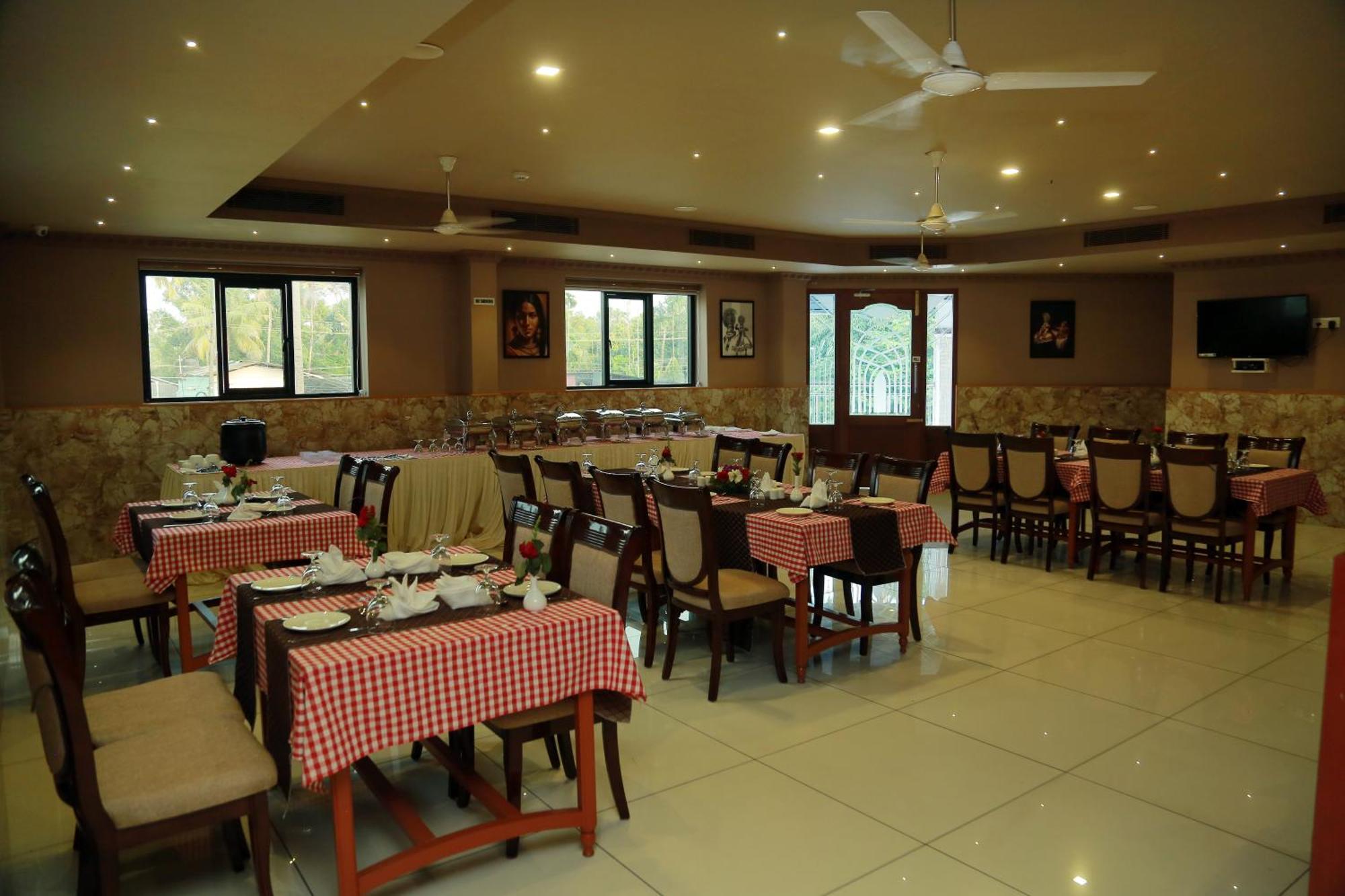 Hotel Savera Park Thrissur エクステリア 写真