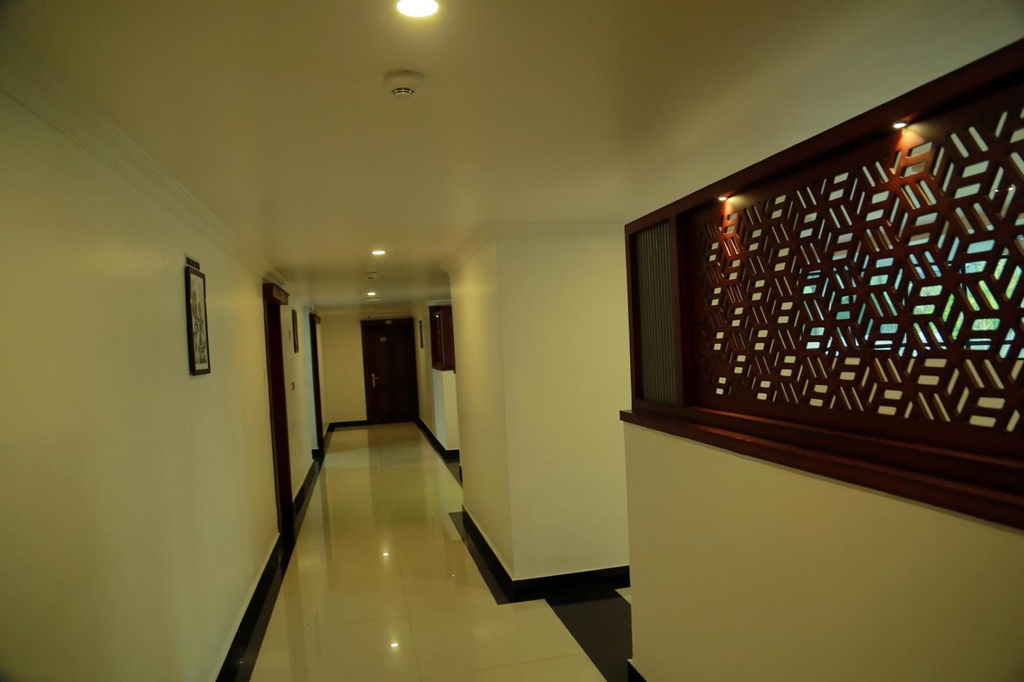 Hotel Savera Park Thrissur エクステリア 写真