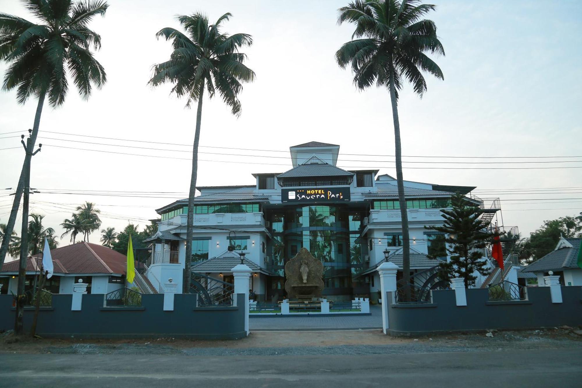 Hotel Savera Park Thrissur エクステリア 写真