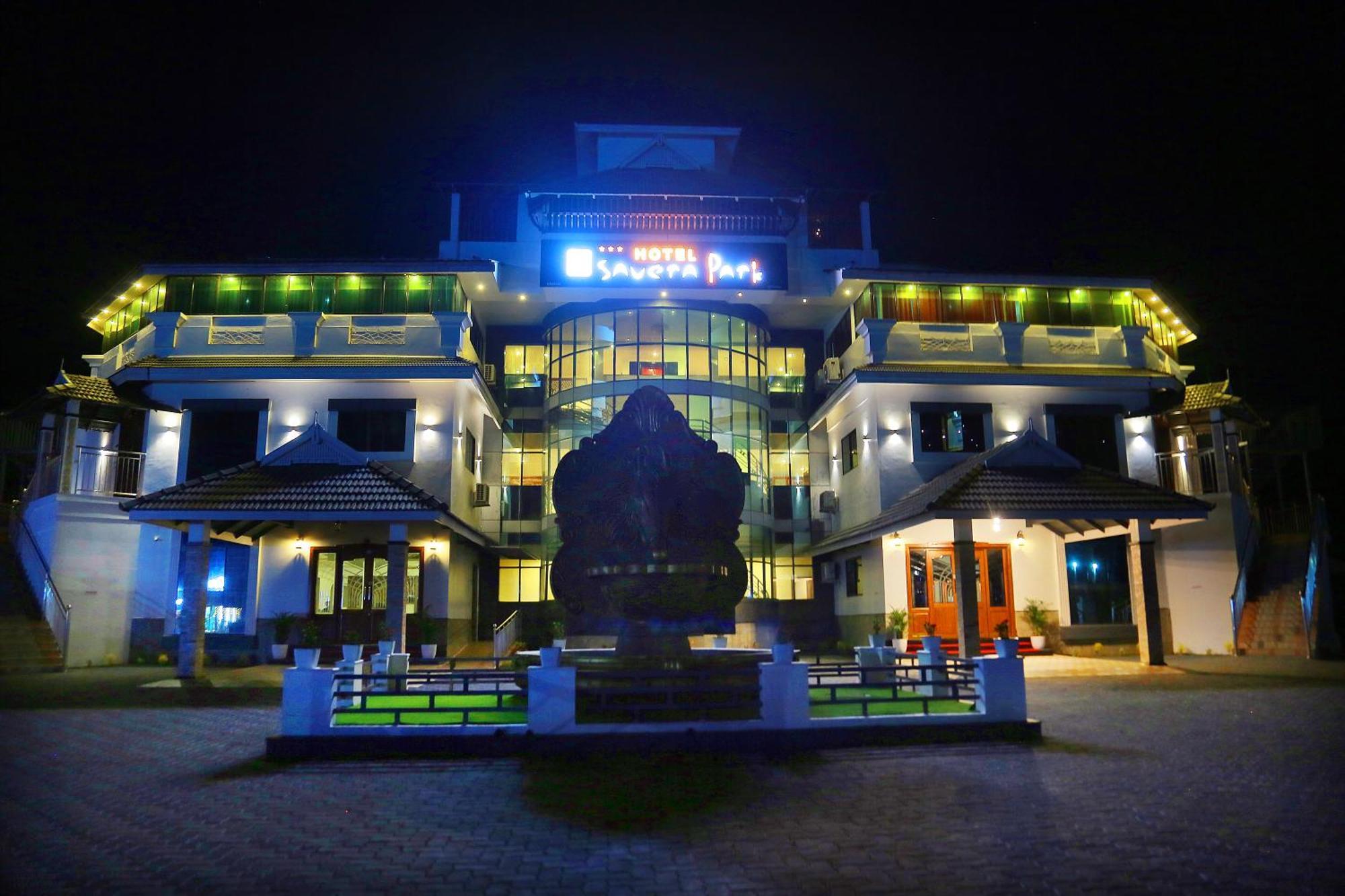 Hotel Savera Park Thrissur エクステリア 写真